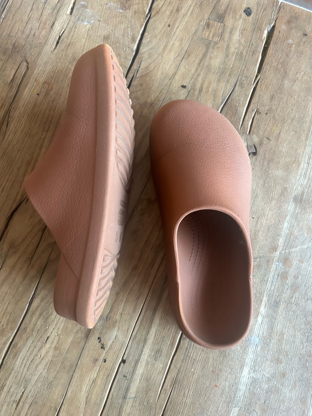CROCS Tan Clogs so cute size 8 fair condition